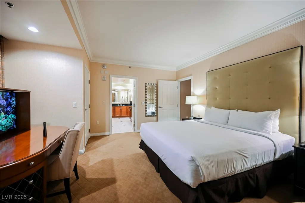 135 HARMON, Las Vegas, NV 89109