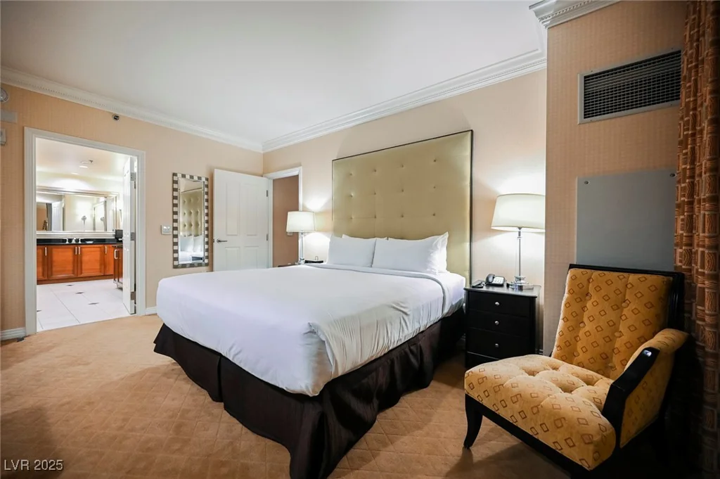 135 HARMON, Las Vegas, NV 89109