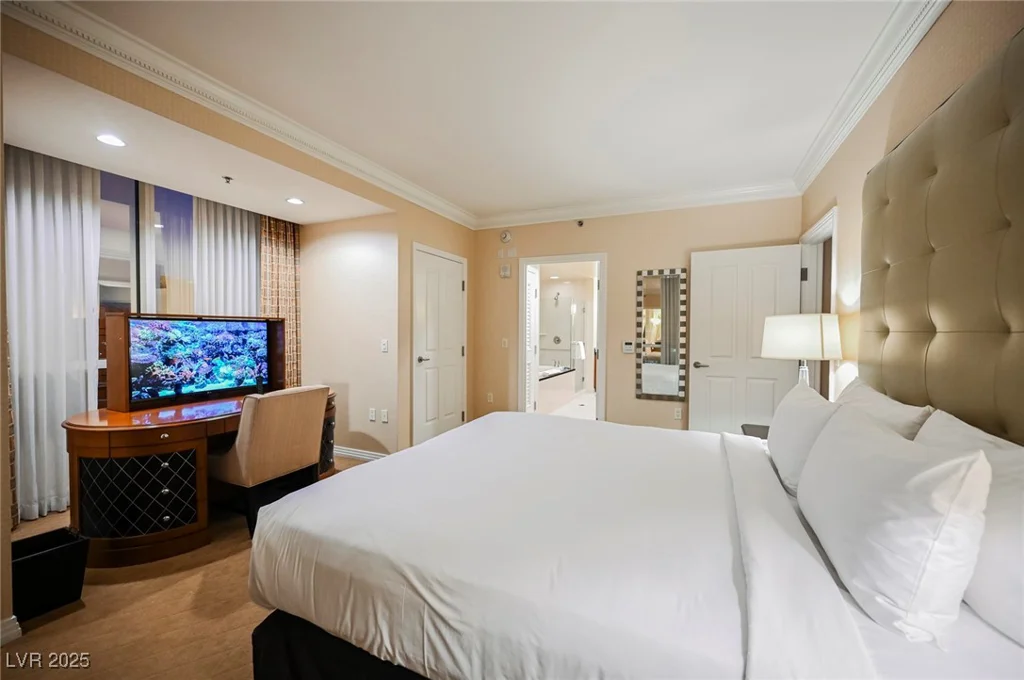 135 HARMON, Las Vegas, NV 89109
