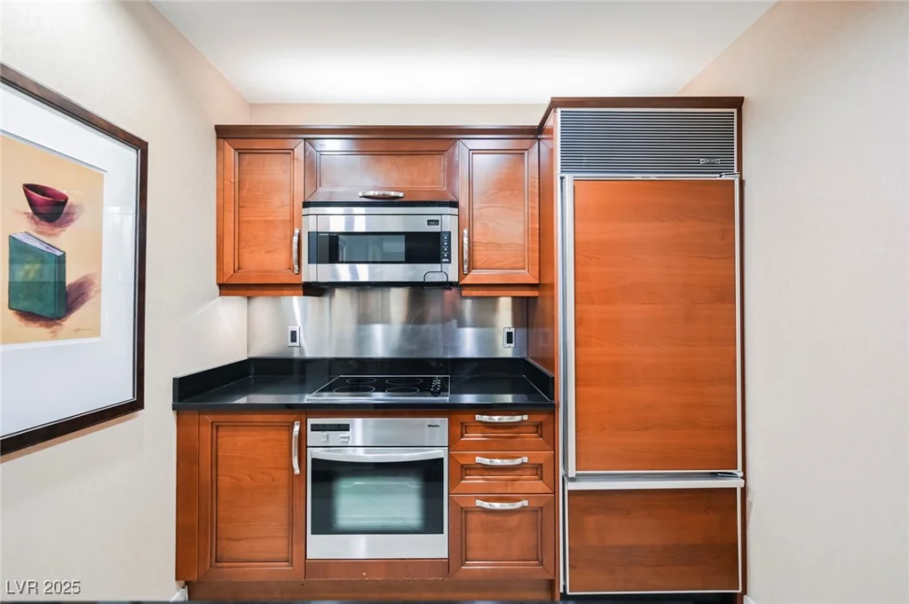 135 HARMON, Las Vegas, NV 89109