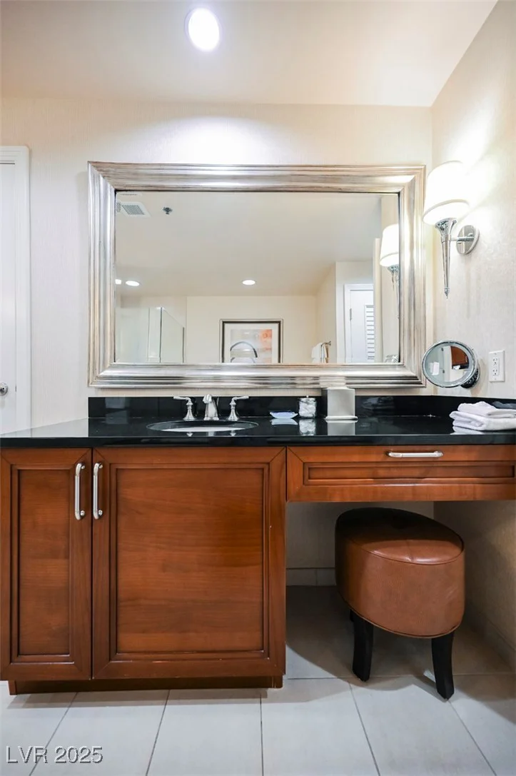 135 HARMON, Las Vegas, NV 89109