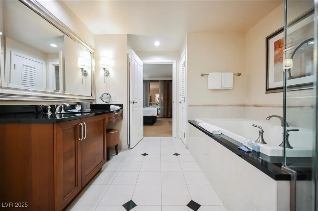 135 HARMON, Las Vegas, NV 89109