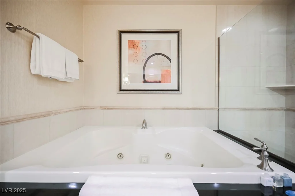 135 HARMON, Las Vegas, NV 89109