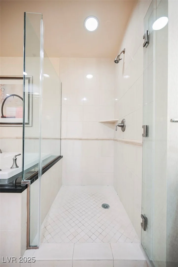 135 HARMON, Las Vegas, NV 89109