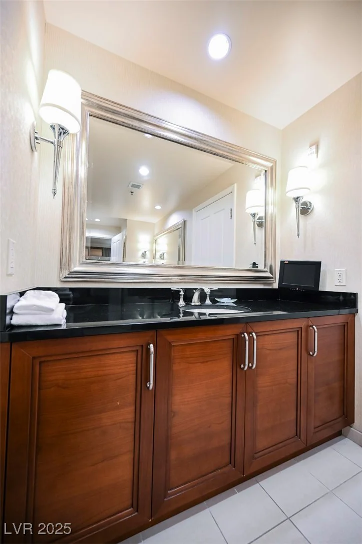135 HARMON, Las Vegas, NV 89109