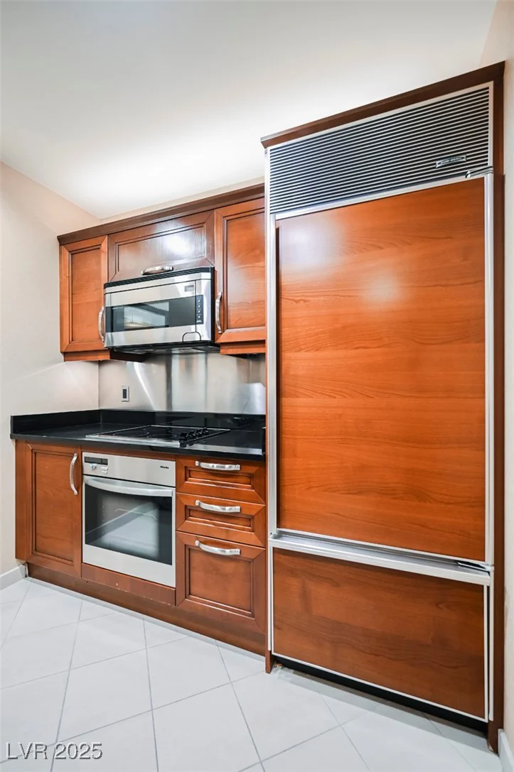 135 HARMON, Las Vegas, NV 89109