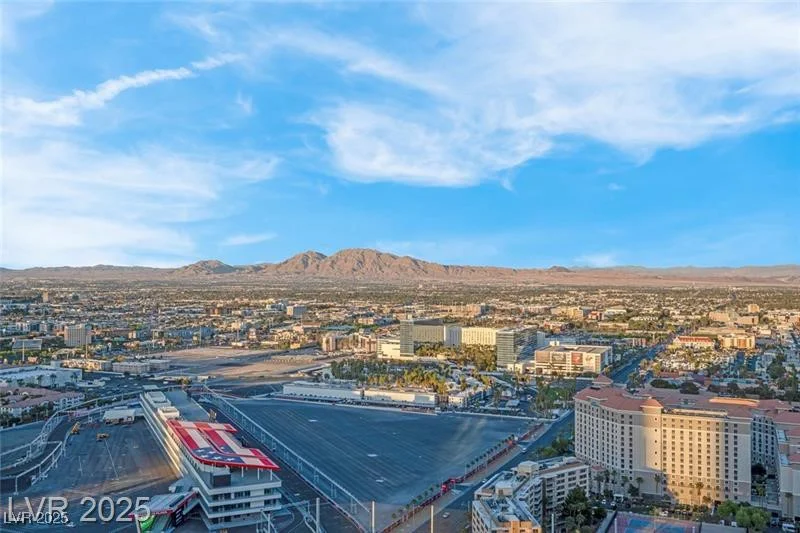 135 HARMON, Las Vegas, NV 89109