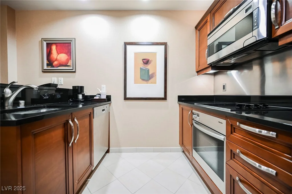 135 HARMON, Las Vegas, NV 89109