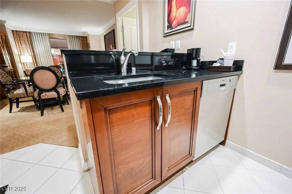 135 HARMON, Las Vegas, NV 89109