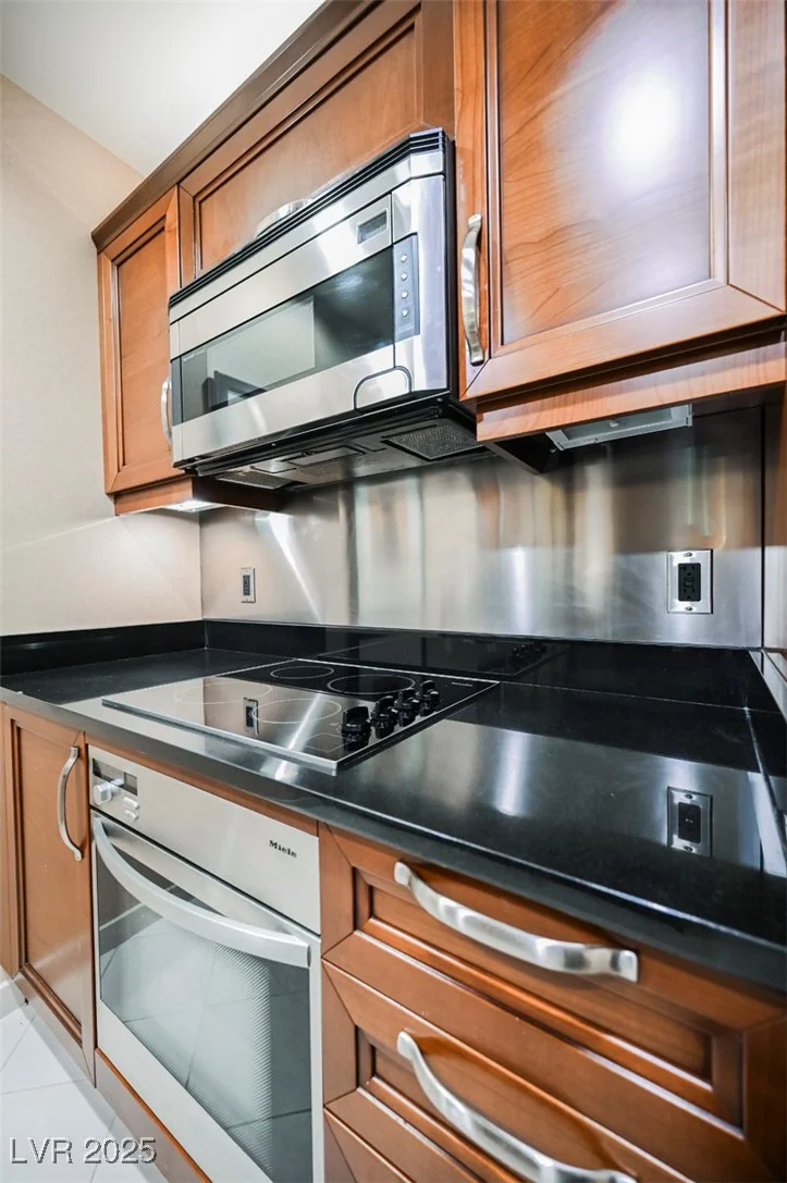 135 HARMON, Las Vegas, NV 89109