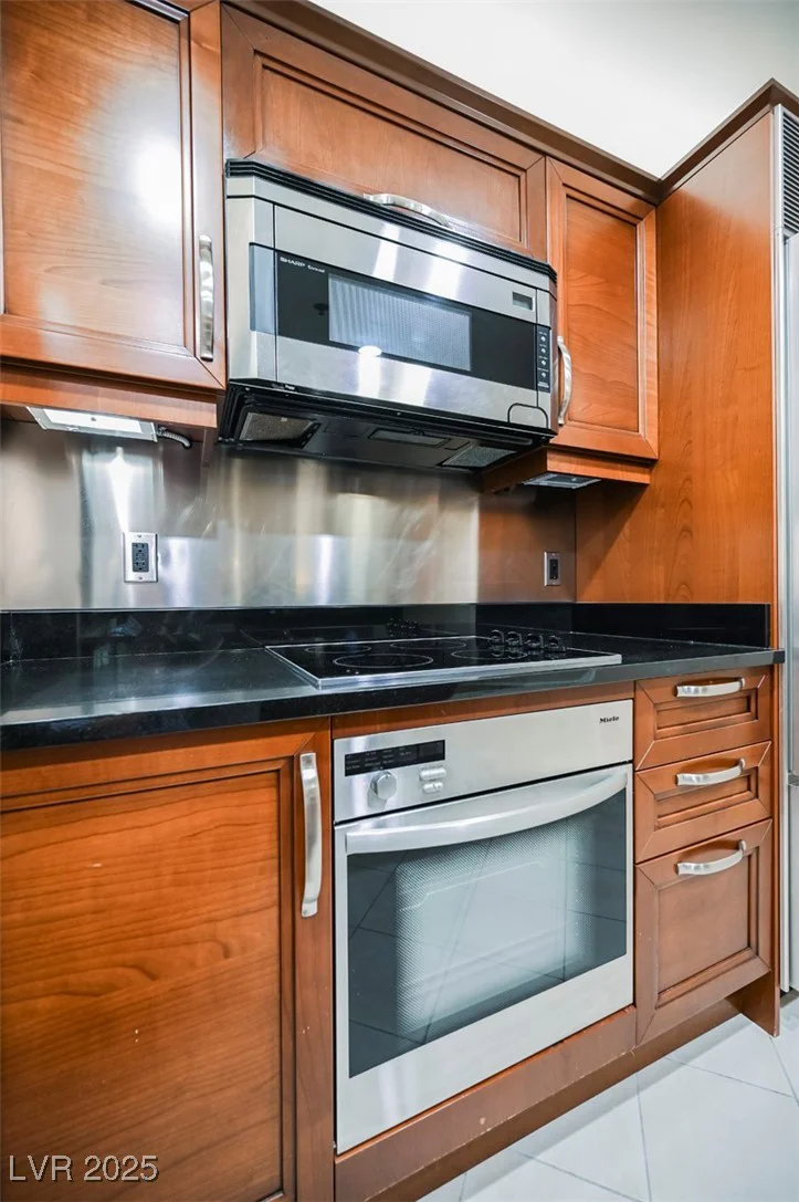 135 HARMON, Las Vegas, NV 89109