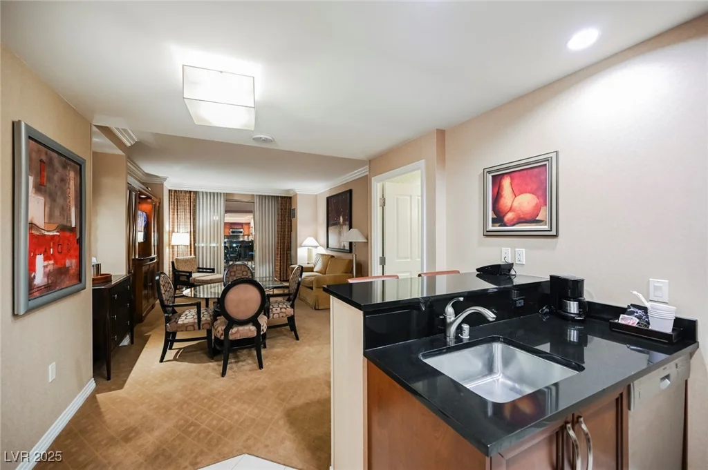 135 HARMON, Las Vegas, NV 89109