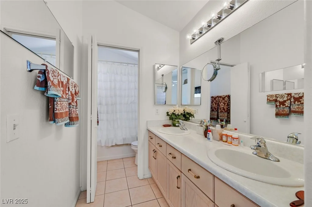 7645 Falconwing, Las Vegas, NV 89131