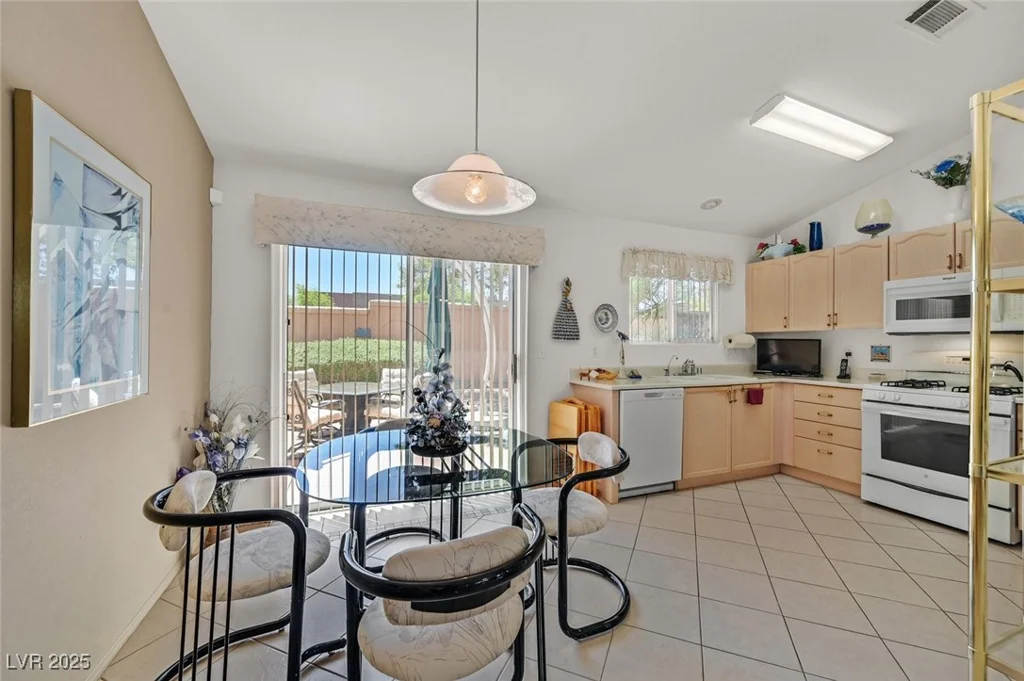 7645 Falconwing, Las Vegas, NV 89131