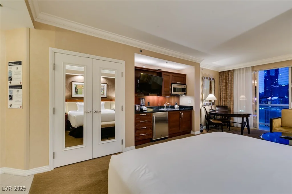 125 HARMON, Las Vegas, NV 89109