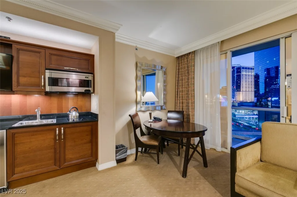 125 HARMON, Las Vegas, NV 89109