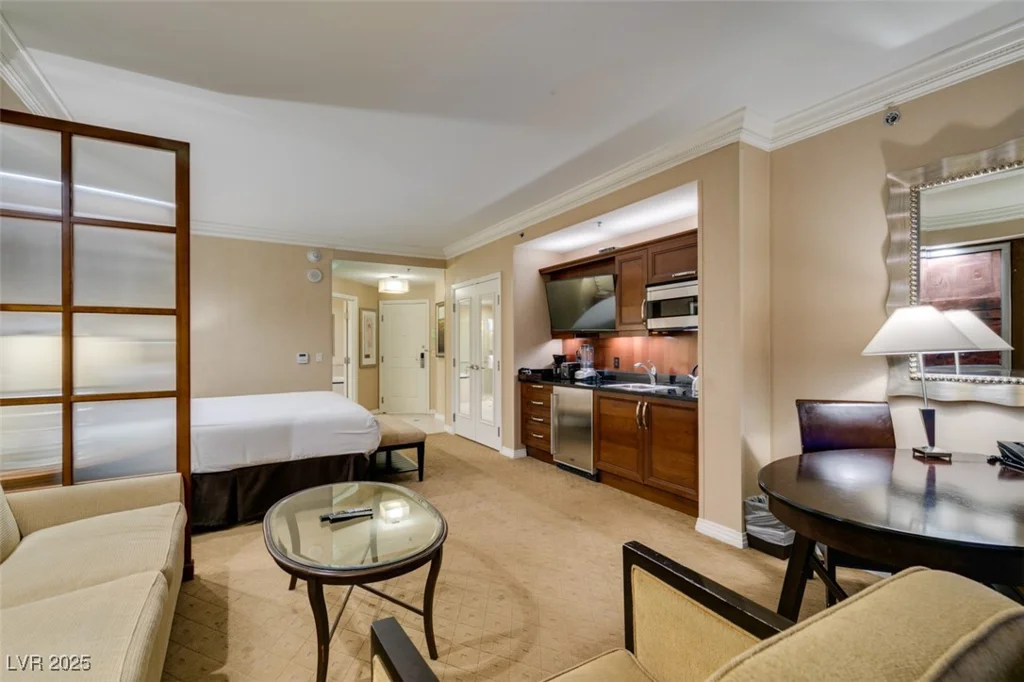 125 HARMON, Las Vegas, NV 89109