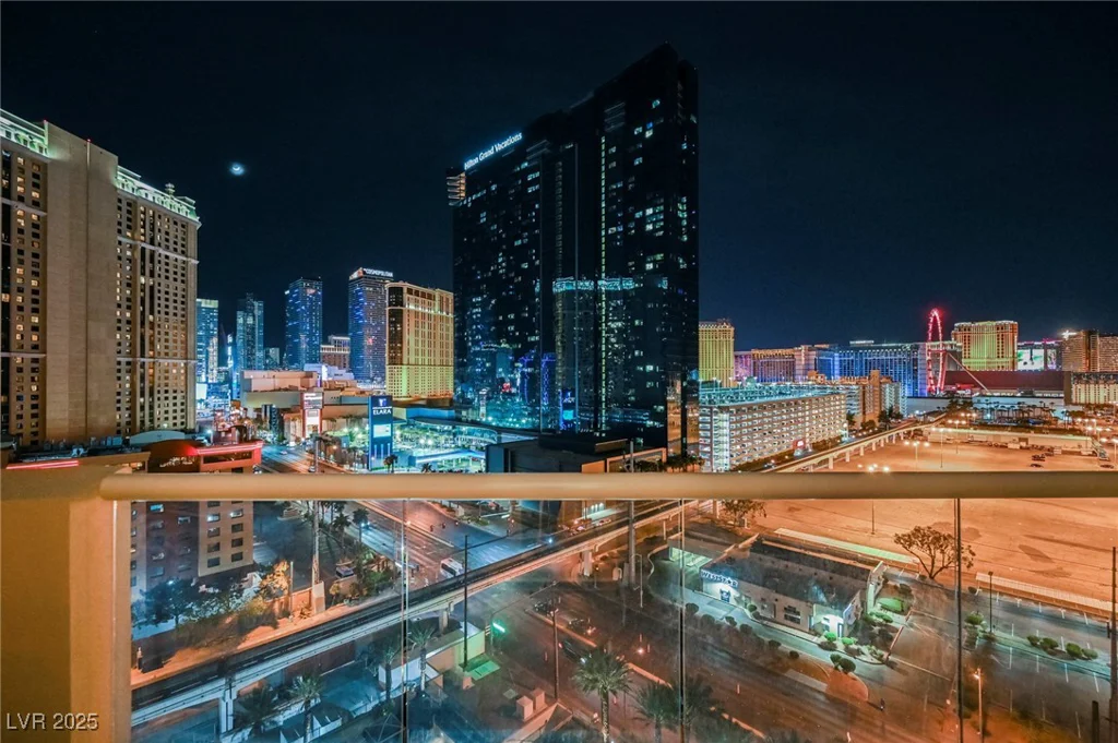 125 HARMON, Las Vegas, NV 89109