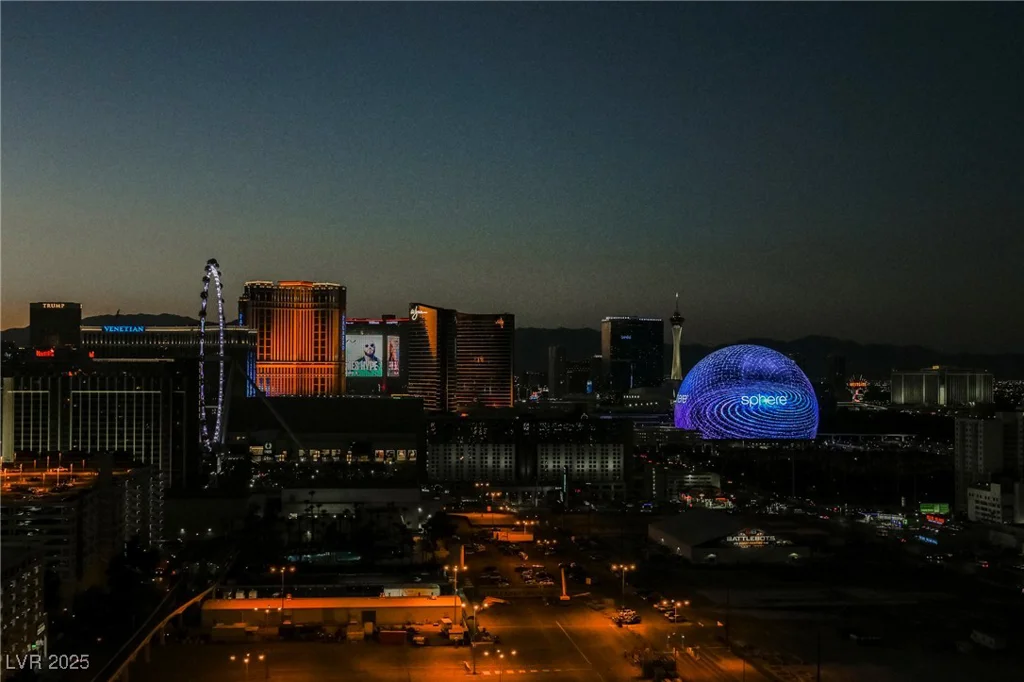 125 HARMON, Las Vegas, NV 89109