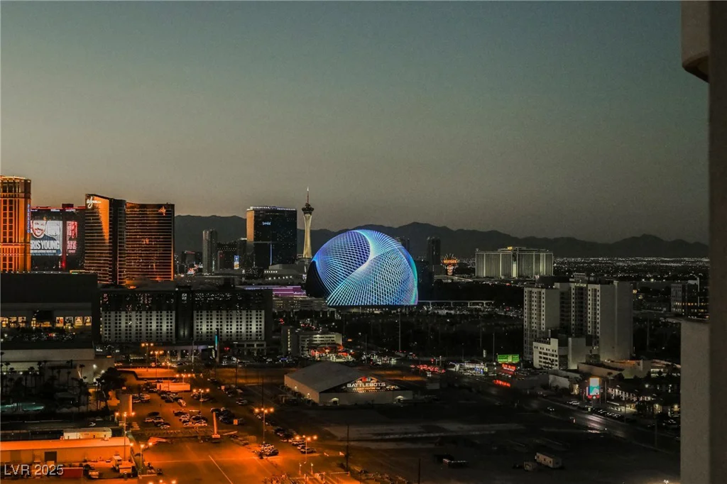 125 HARMON, Las Vegas, NV 89109