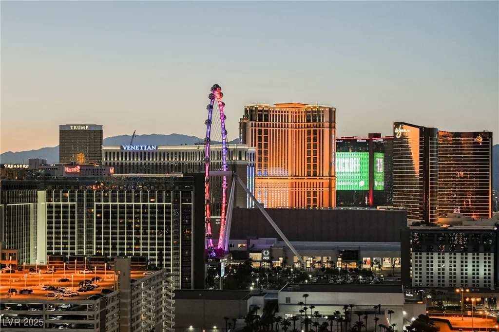 125 HARMON, Las Vegas, NV 89109