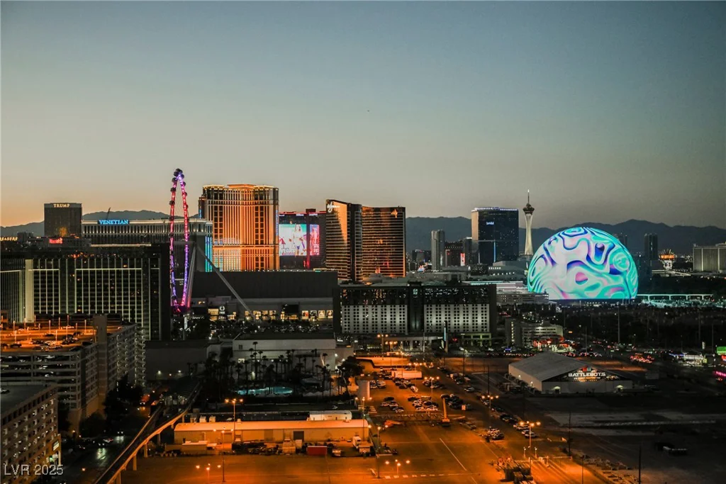 125 HARMON, Las Vegas, NV 89109