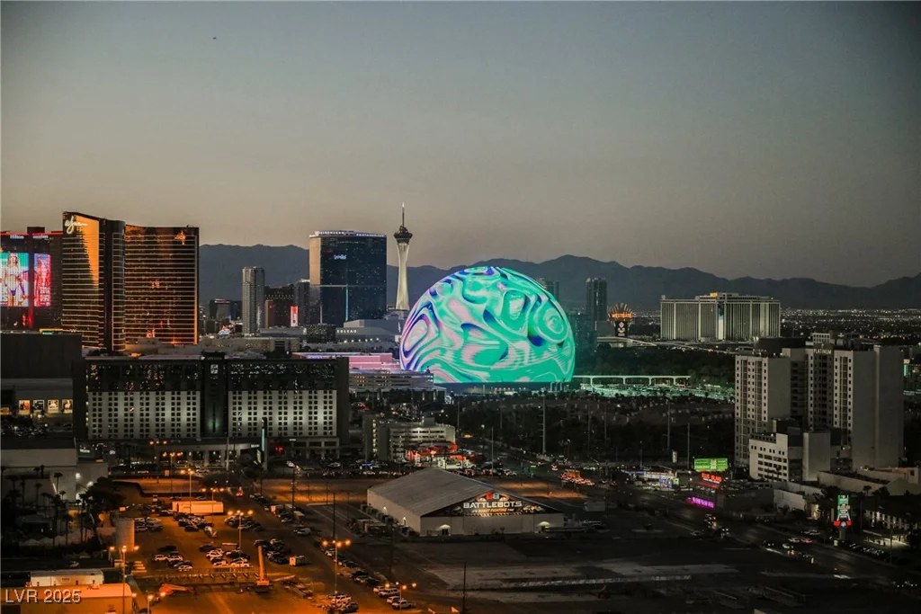 125 HARMON, Las Vegas, NV 89109