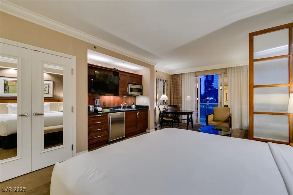 125 HARMON, Las Vegas, NV 89109