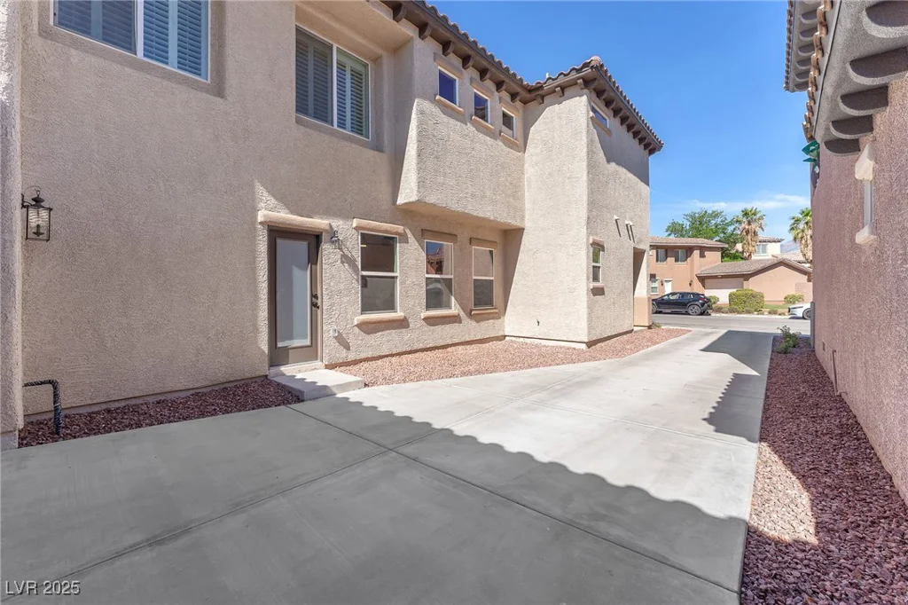 10345 Howling Coyote, Las Vegas, NV 89135