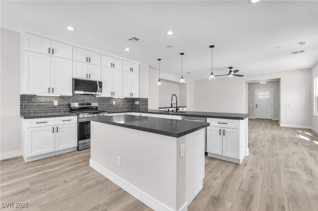 10345 Howling Coyote, Las Vegas, NV 89135