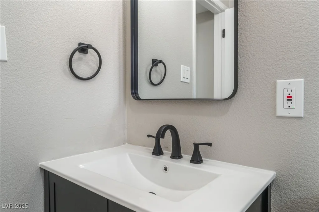 5245 Hillman, Las Vegas, NV 89142