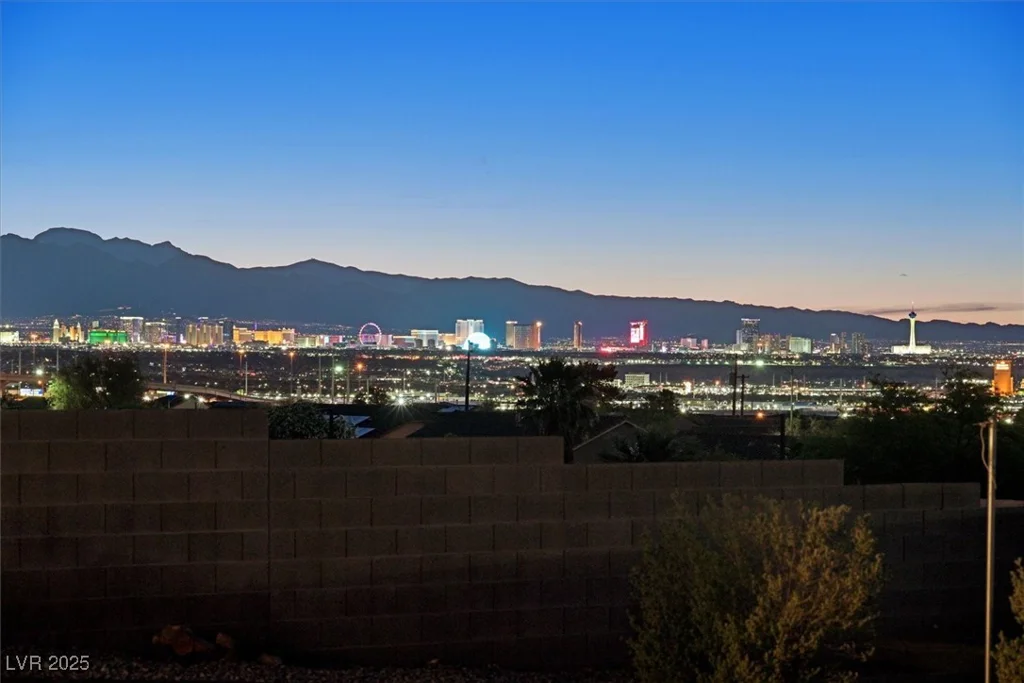 392 Waterwheel Falls, Henderson, NV 89015