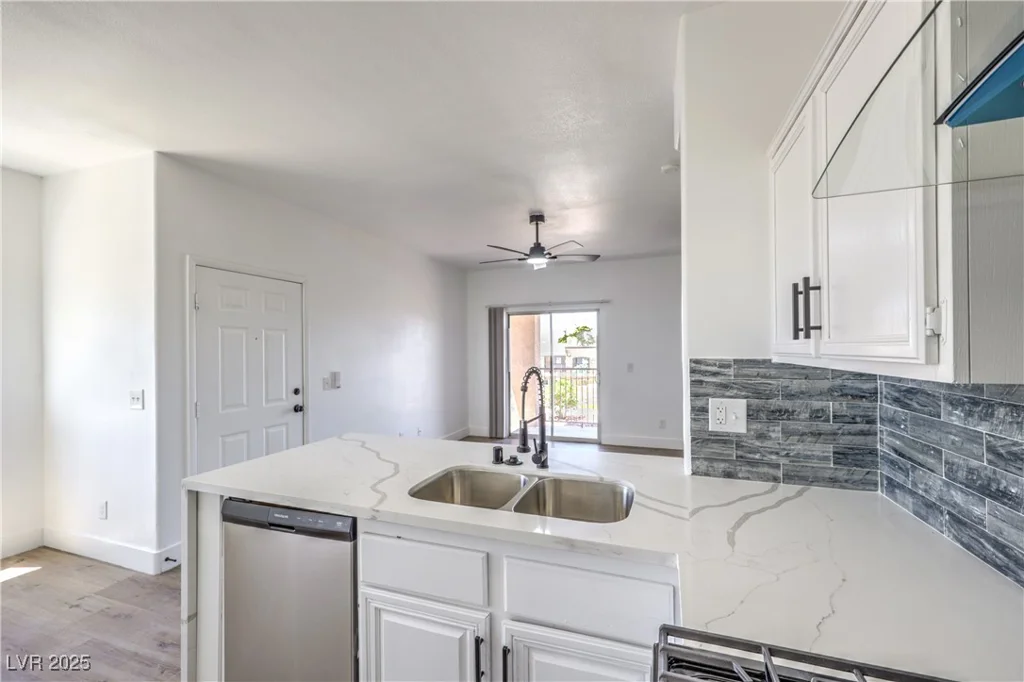 2110 Los Feliz, Las Vegas, NV 89156
