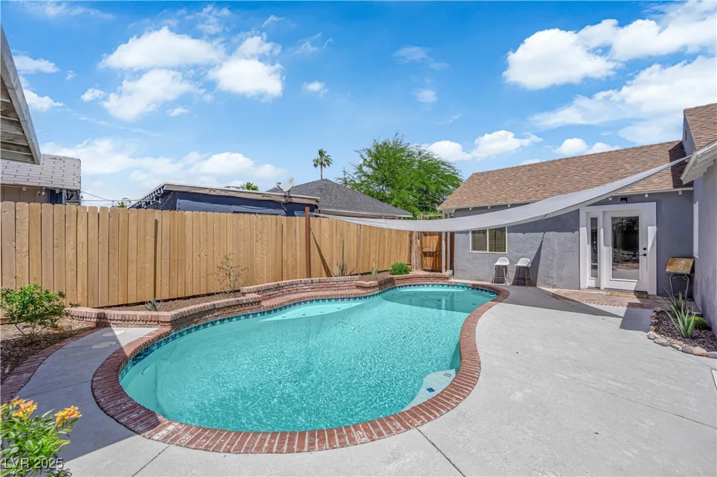 1320 Wengert, Las Vegas, NV 89104