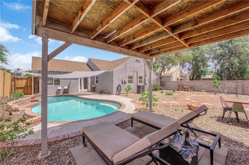 1320 Wengert, Las Vegas, NV 89104