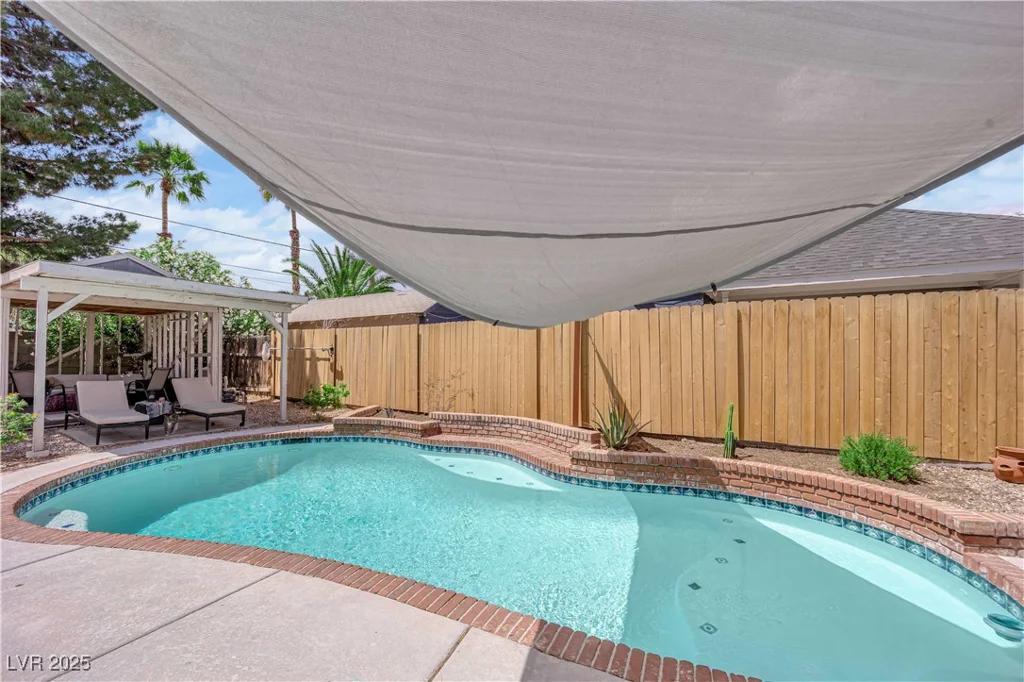 1320 Wengert, Las Vegas, NV 89104