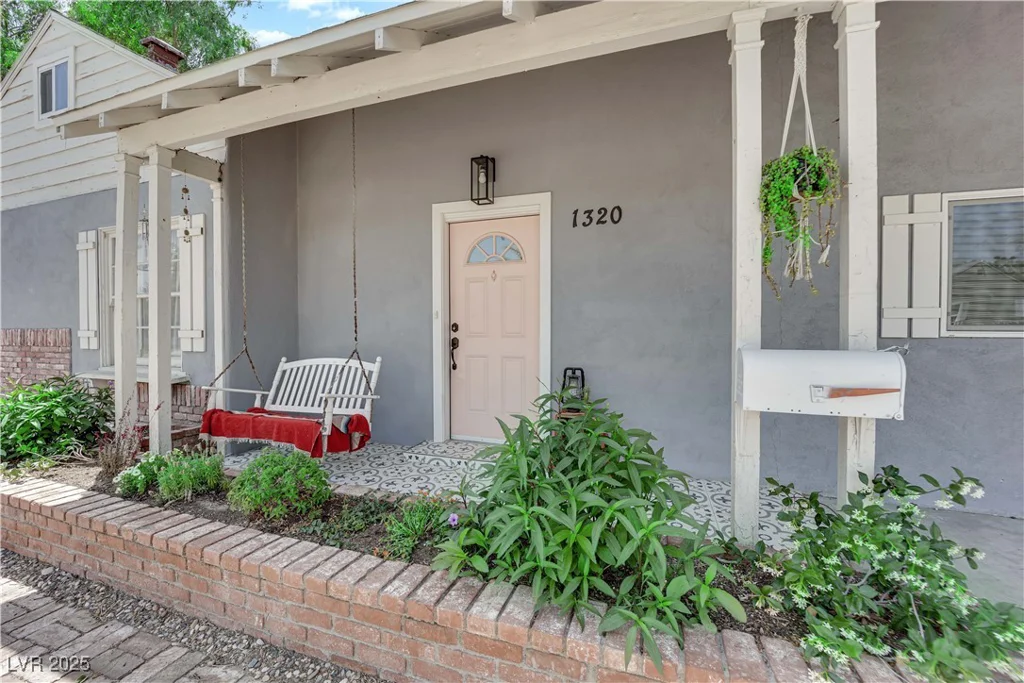 1320 Wengert, Las Vegas, NV 89104