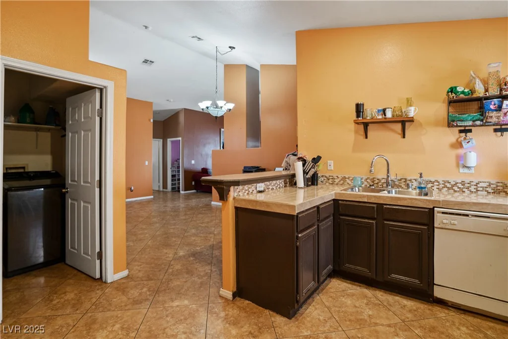 619 Zalataia, North Las Vegas, NV 89031