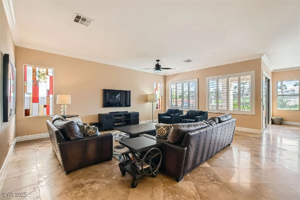 151 Cliff Valley, Las Vegas, NV 89148