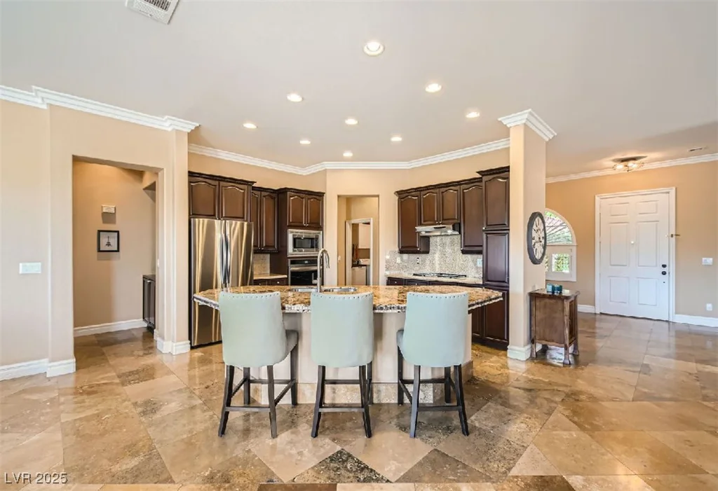 151 Cliff Valley, Las Vegas, NV 89148