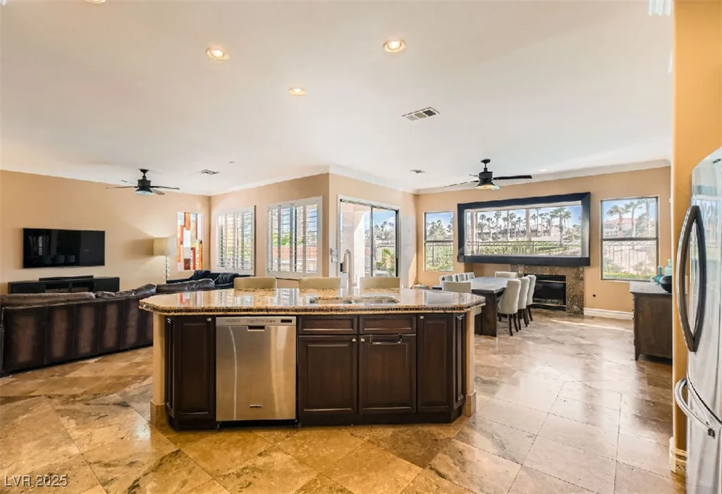 151 Cliff Valley, Las Vegas, NV 89148