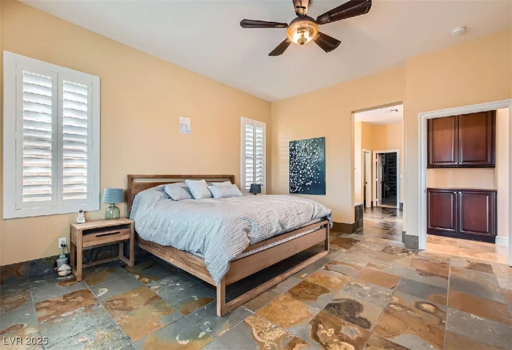 151 Cliff Valley, Las Vegas, NV 89148
