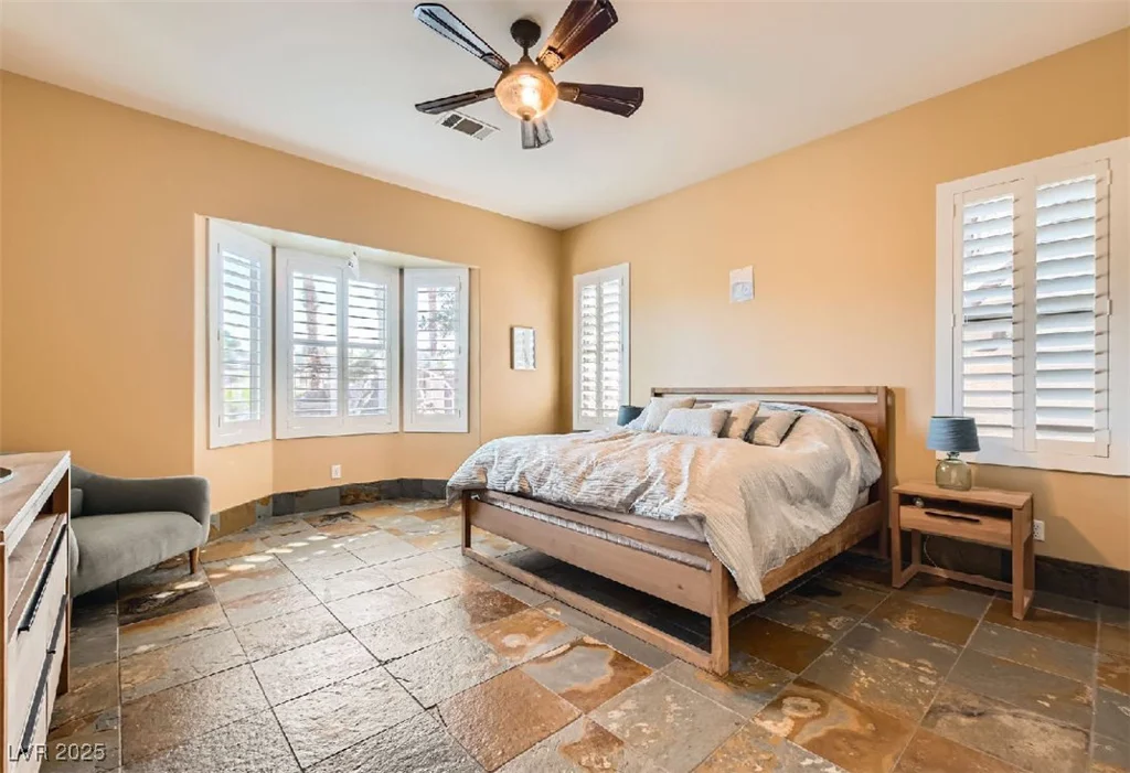 151 Cliff Valley, Las Vegas, NV 89148