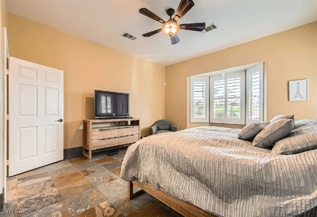 151 Cliff Valley, Las Vegas, NV 89148