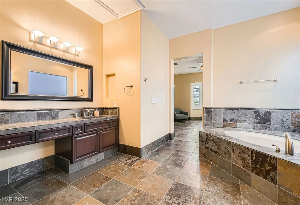 151 Cliff Valley, Las Vegas, NV 89148