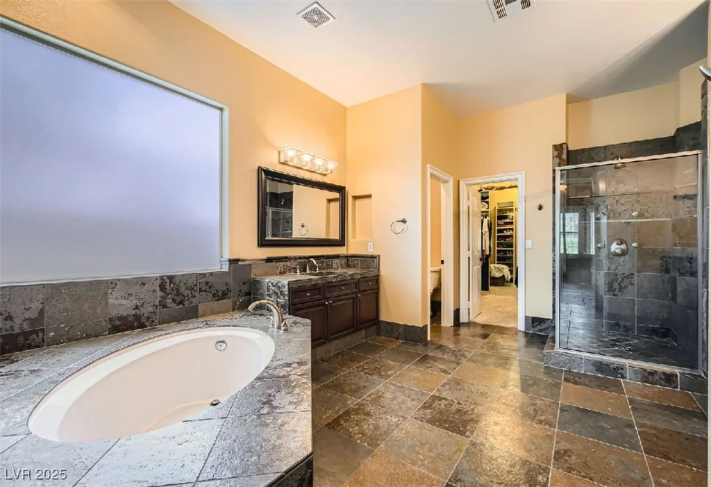 151 Cliff Valley, Las Vegas, NV 89148