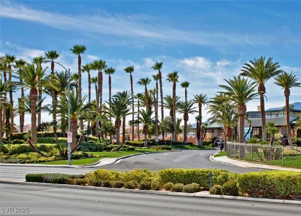 151 Cliff Valley, Las Vegas, NV 89148