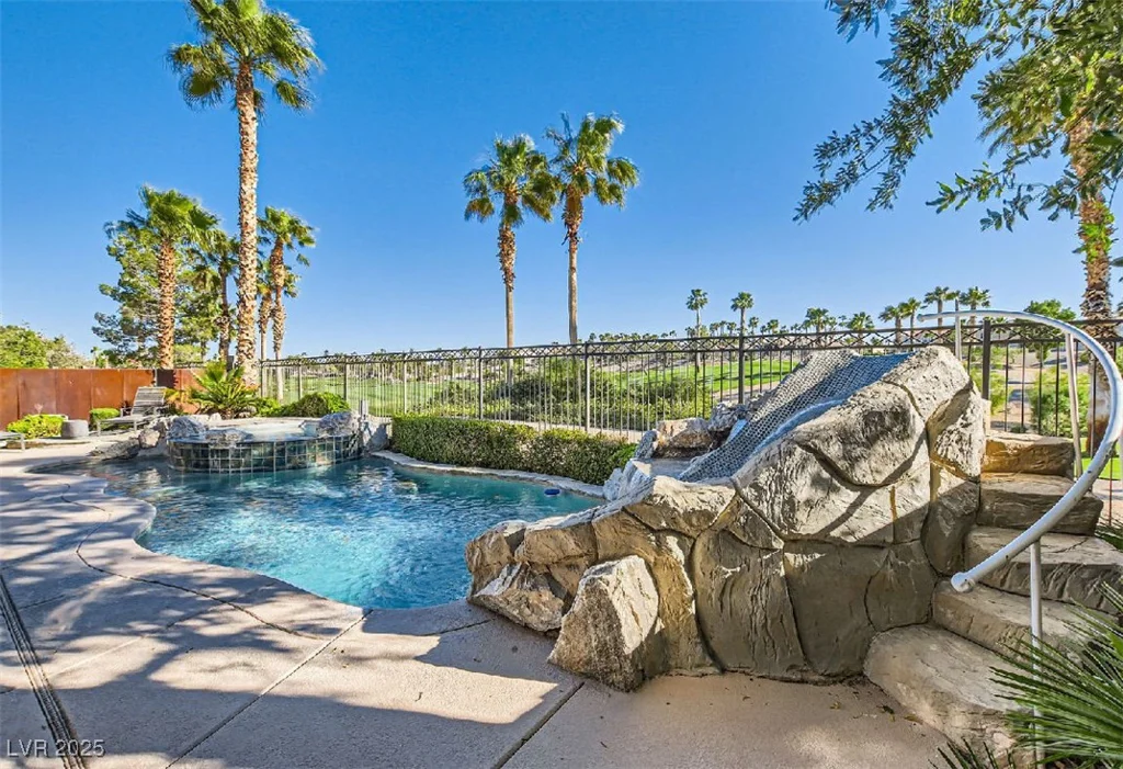151 Cliff Valley, Las Vegas, NV 89148