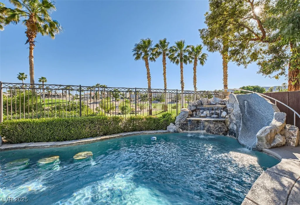 151 Cliff Valley, Las Vegas, NV 89148