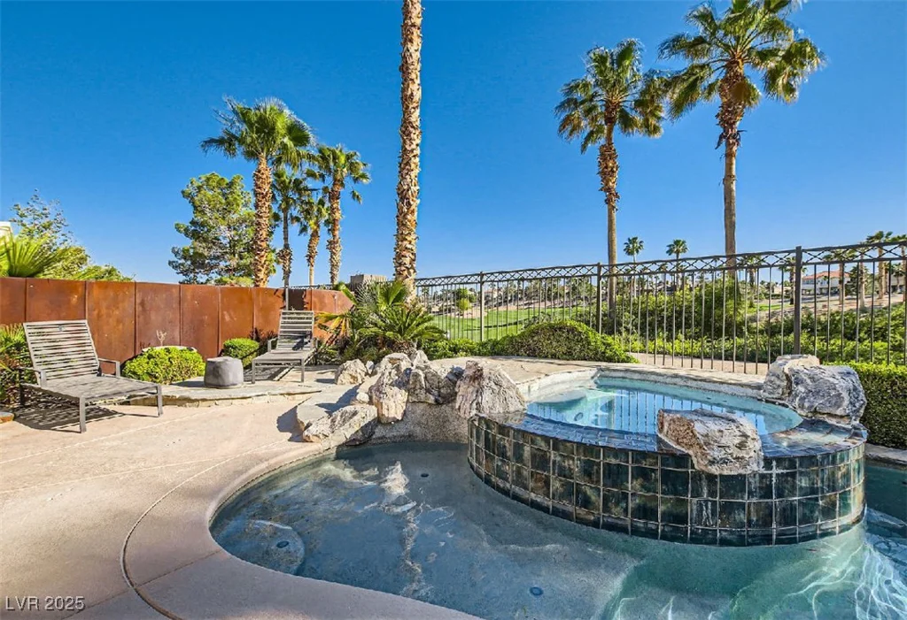 151 Cliff Valley, Las Vegas, NV 89148